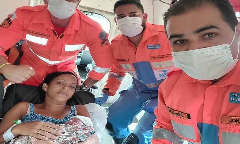 Mulher dá á luz em viatura do Corpo de Bombeiros, em Uberlândia - CBMMG