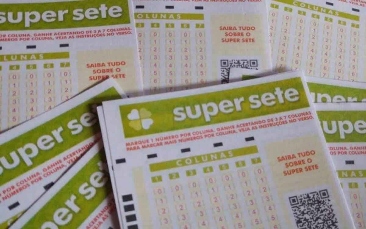 AO VIVO: veja o sorteio 2441 da Mega-Sena e outras loterias - Reprodução