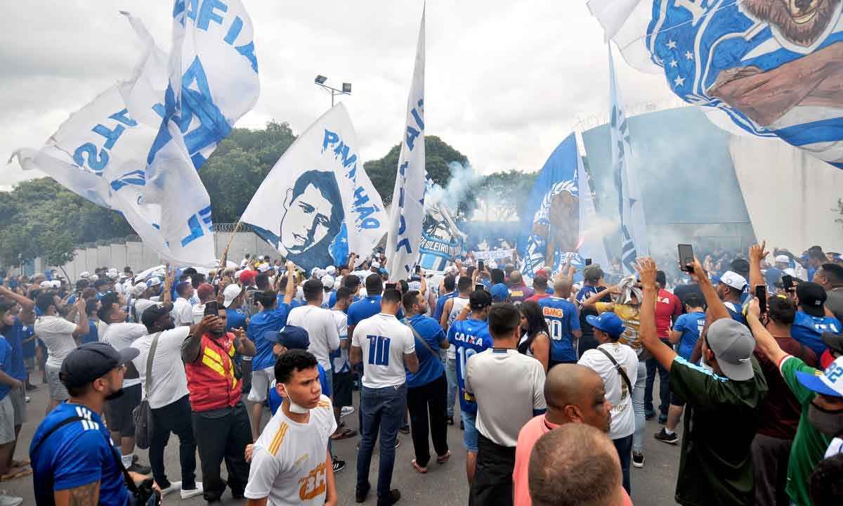 Cruzeiro: Dia de protesto celeste - ALEXANDRE GUZANSHE/EM/D.A PRESS