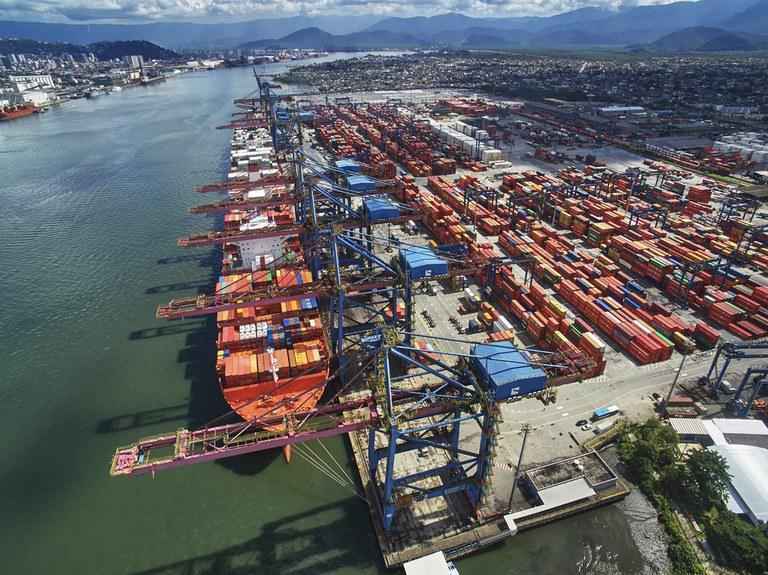 Operação adotada por auditores da Receita provoca problemas portos do país - Divulgação/Santos