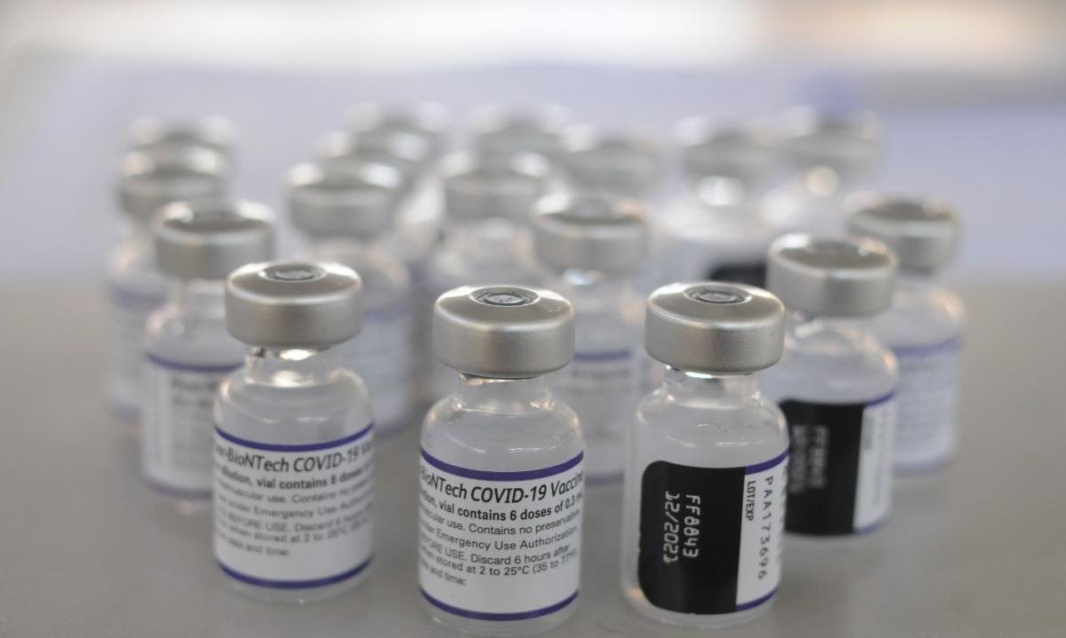 Minas recebe mais 530.010 doses de vacina da Pfizer nesta sexta (7/1) - Leandro Couri/EM/D.A Press