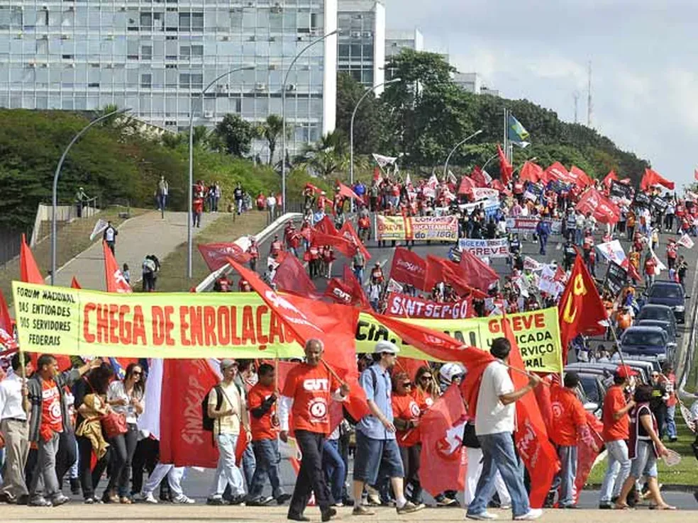 Mobilizados por reajuste, servidores prometem pressionar governo Bolsonaro - Antônio Cruz/Agência Brasil