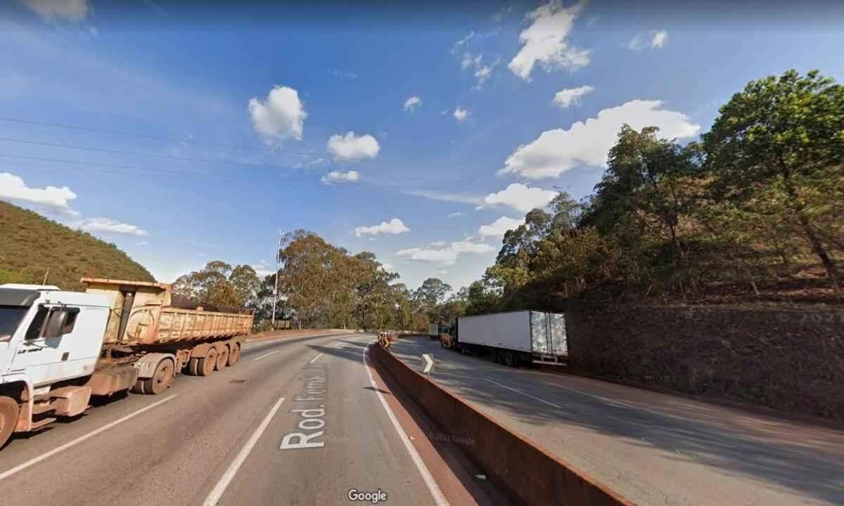 Erosão e risco de alagamento: BR-381 tem pontos de interdição hoje (9/1) - Reprodução/Street View