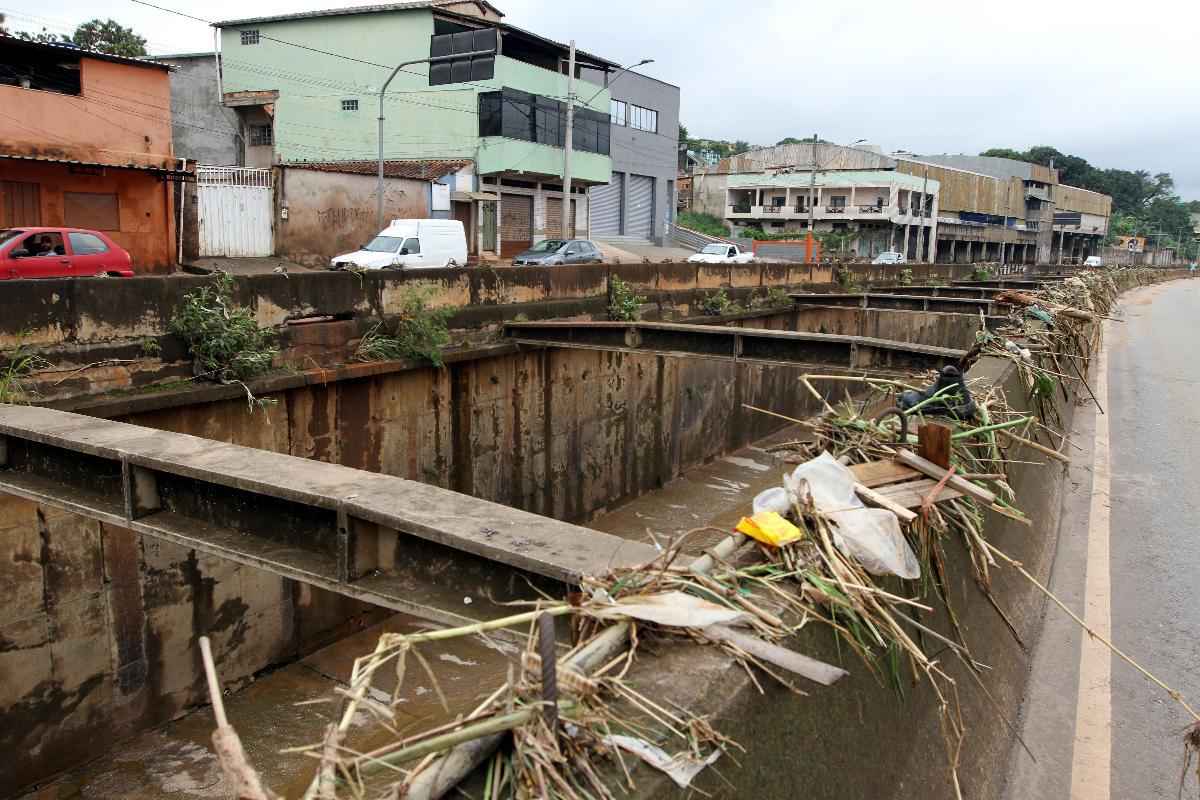 Chuva: Defesa Civil interdita Tereza Cristina e rua do Barreiro, em BH - Jair Amaral/EM/D.A Press