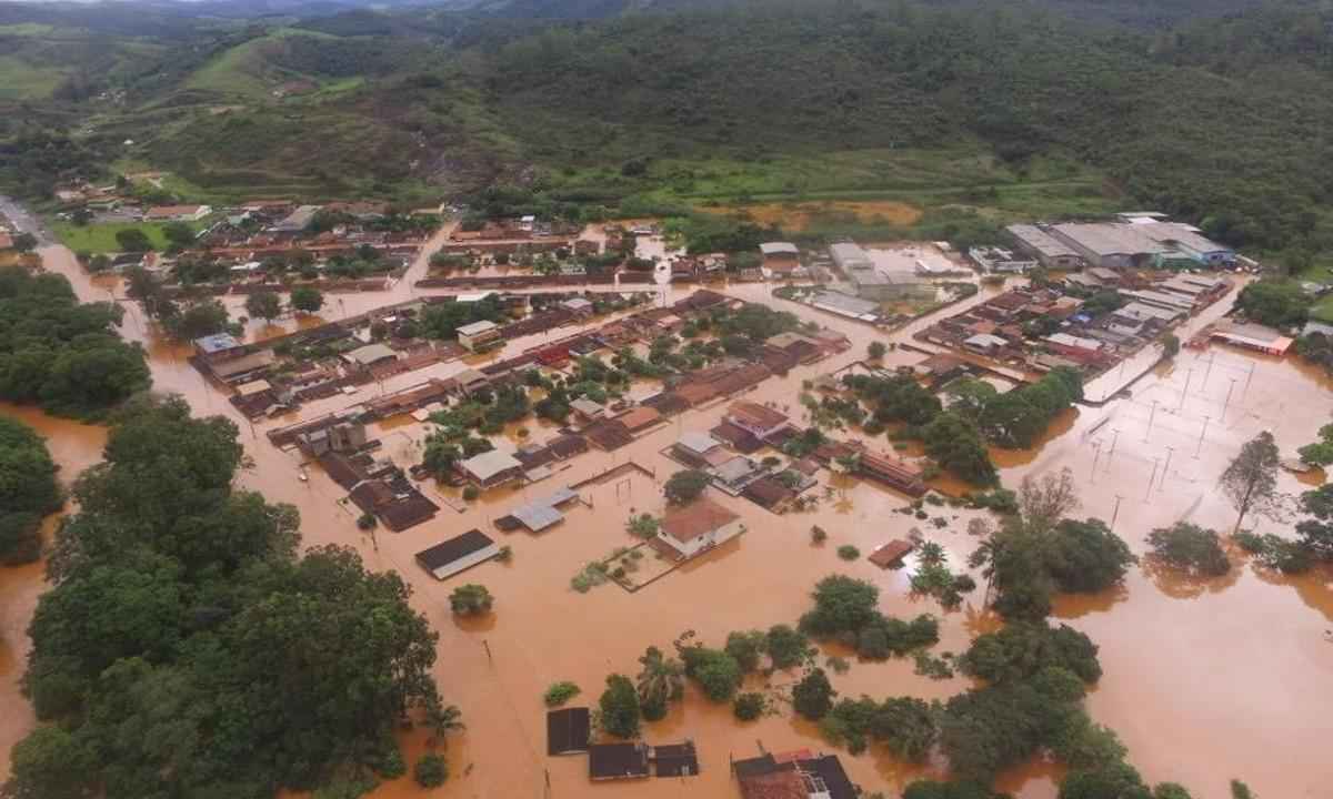 Chuva deixa casas submersas em Rio Piracicaba; veja imagens aéreas - Redes sociais/Reprodução
