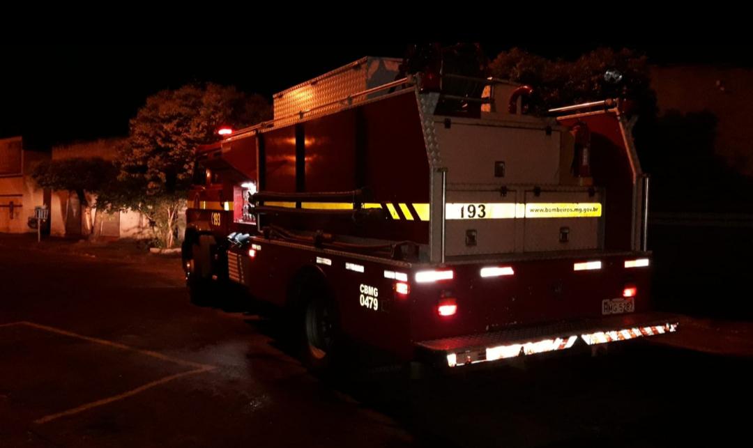 Homem morre em Caratinga após carro ser levado por correnteza - Bombeiros/Divulgação
