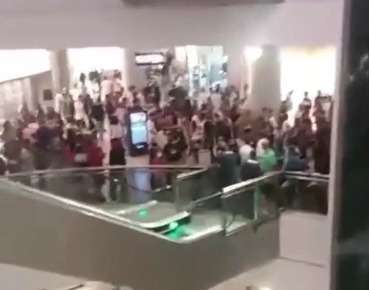 Confusão com adolescentes termina em quebra-quebra no Shopping Estação - Reprodução/Instagram