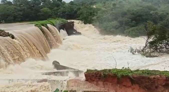 Equipes vão analisar fratura em duto de barragem em Pará de Minas - Prefeitura de Pará de Minas/Divulgação