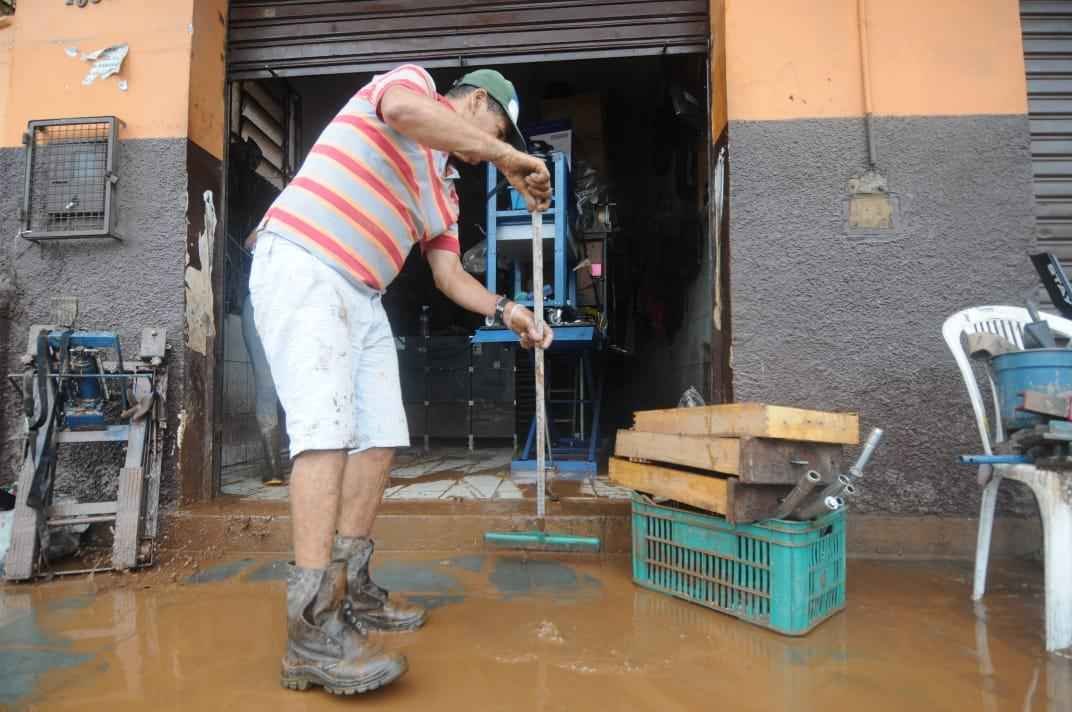 'Mesma situação de 2020', diz morador de Sabará sobre as enchentes  - Leandro Couri/EM/D.A Press