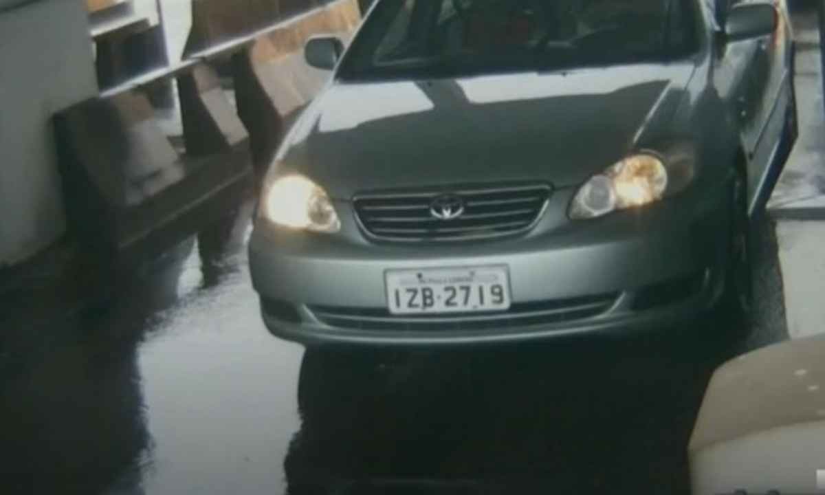 Carro é encontrado soterrado no Retiro do Chalé; família está desaparecida - Alterosa Alerta/ Reprodução 