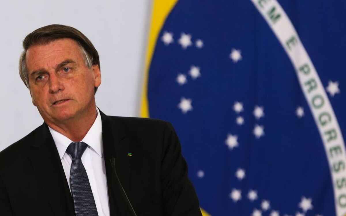 Moído por almirante, Bolsonaro deveria se retratar ou renunciar de vergonha - Valter Campanato/Agência Brasil