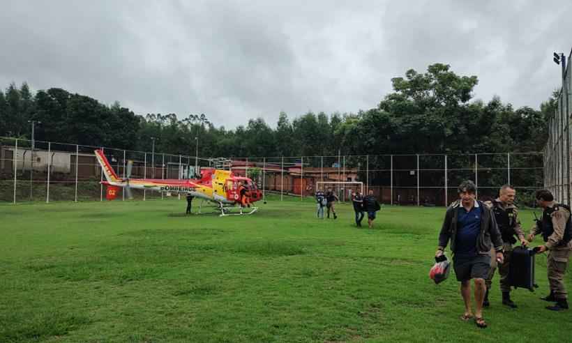 Helicóptero dos Bombeiros resgata 33 pessoas ilhadas em 3 cidades de Minas - CBMMG