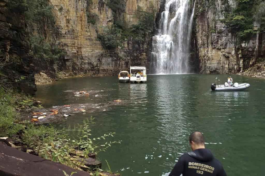 Sobre Capitólio e como saber evitar tragédias no turismo - Handout / Minas Gerais Fire Department / AFP