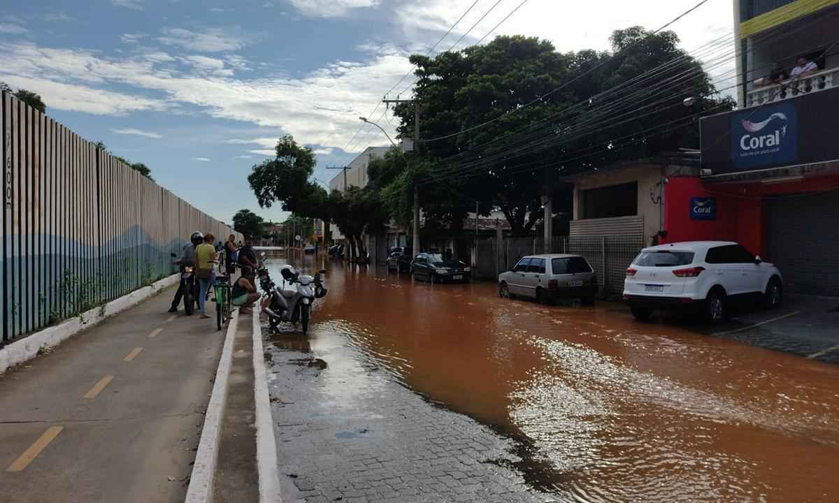 Valadares tem cerca de 6 mil desalojados pela enchente no Rio Doce - Tim Filho