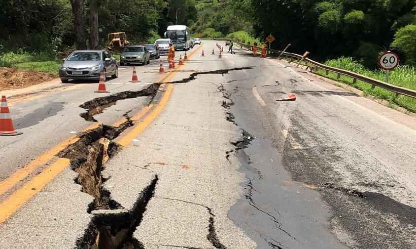 Obras de recuperação interditam rodovia MG-050, em Juatuba - PMRv