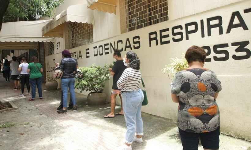 Busca por teste contra a COVID gera filas e demora neste domingo (16) em BH - Jair Amaral/EM/D.A Press
