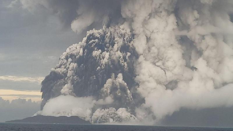 Coberta de cinzas após erupção de vulcão, ilha de Tonga 'parece superfície da Lua', dizem moradores - Tonga Geological Services