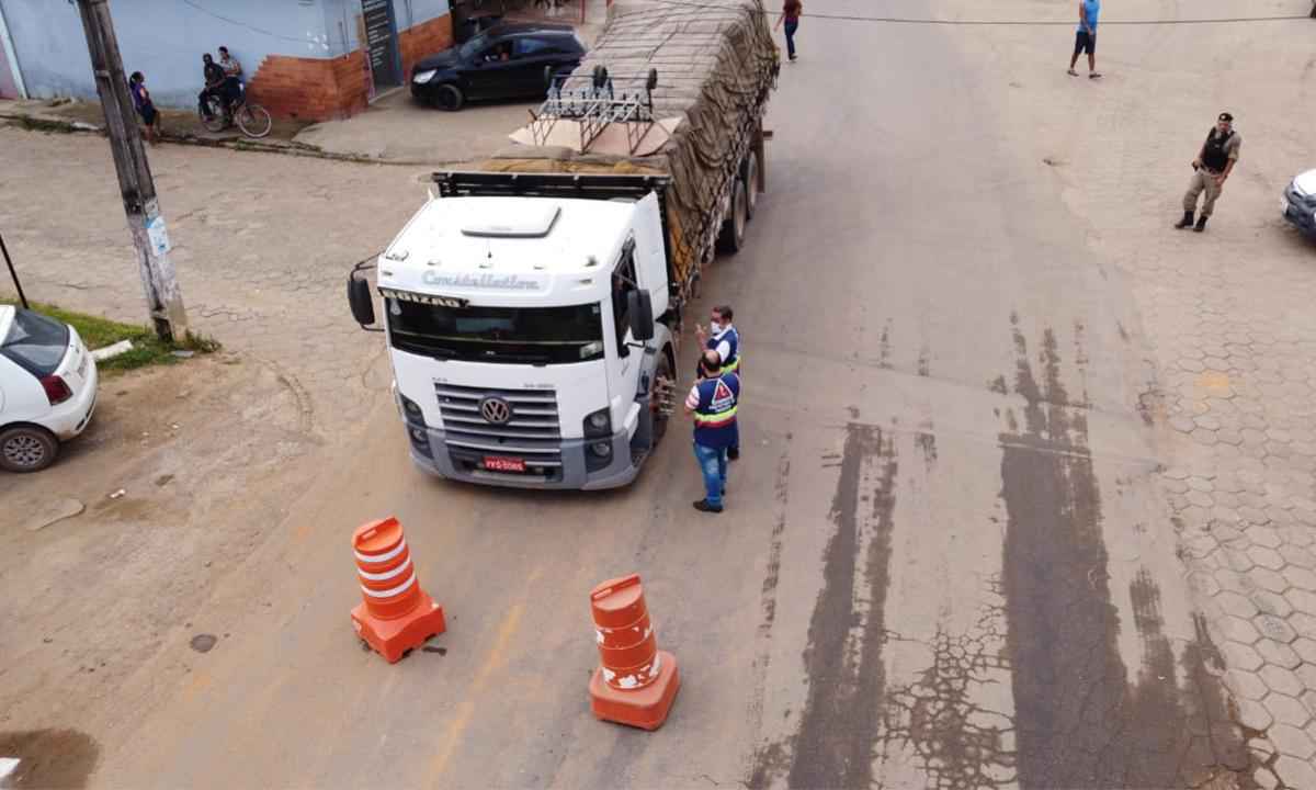 Timóteo instala barreiras para evitar tráfego pesado dentro da cidade - Prefeitura de Timóteo/Divulgação
