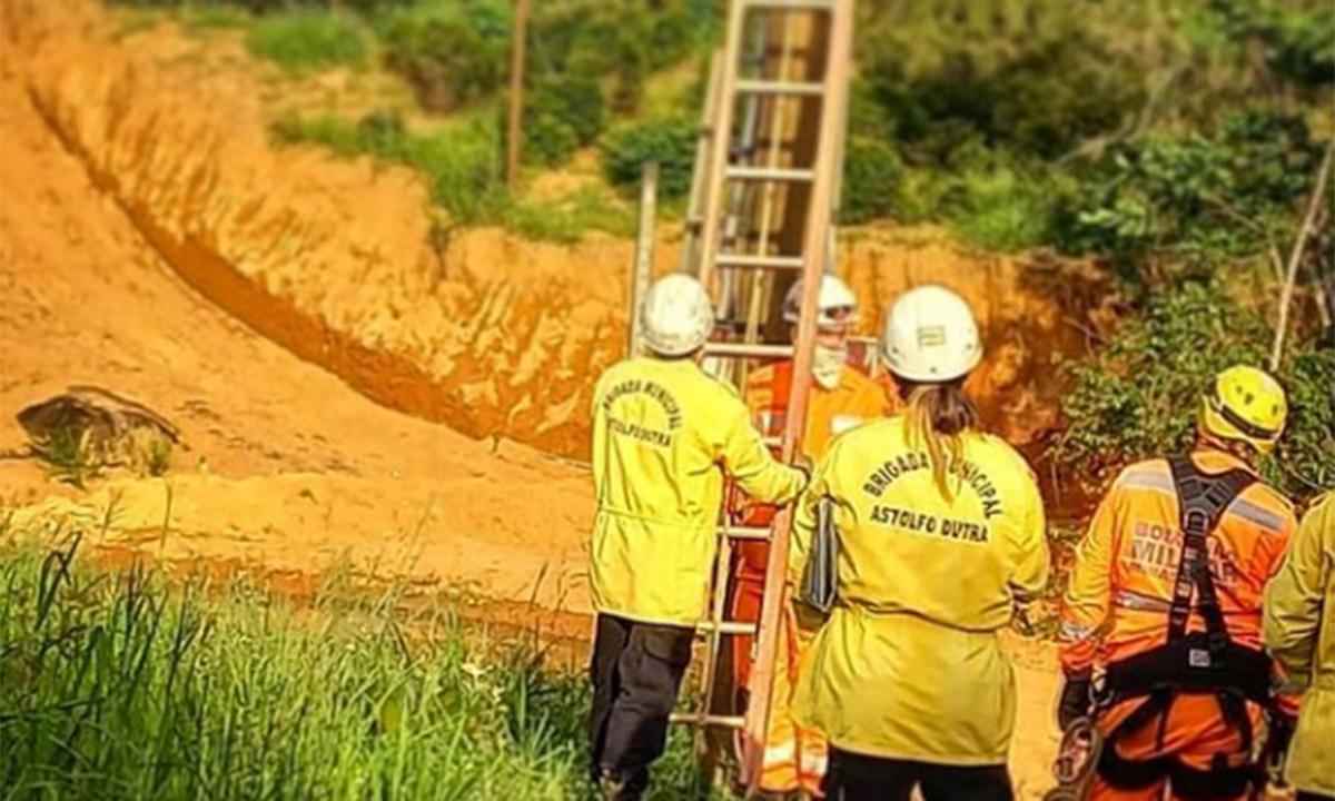 Morte em Minas: homem é eletrocutado enquanto fazia manutenção em poste - Reprodução/brigadamunicipal.astolfodutra/Instagram