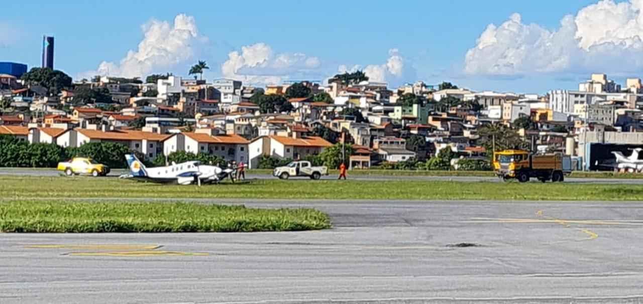 Avião da Polícia Militar faz pouso forçado e fecha aeroporto da Pampulha - Redes sociais 