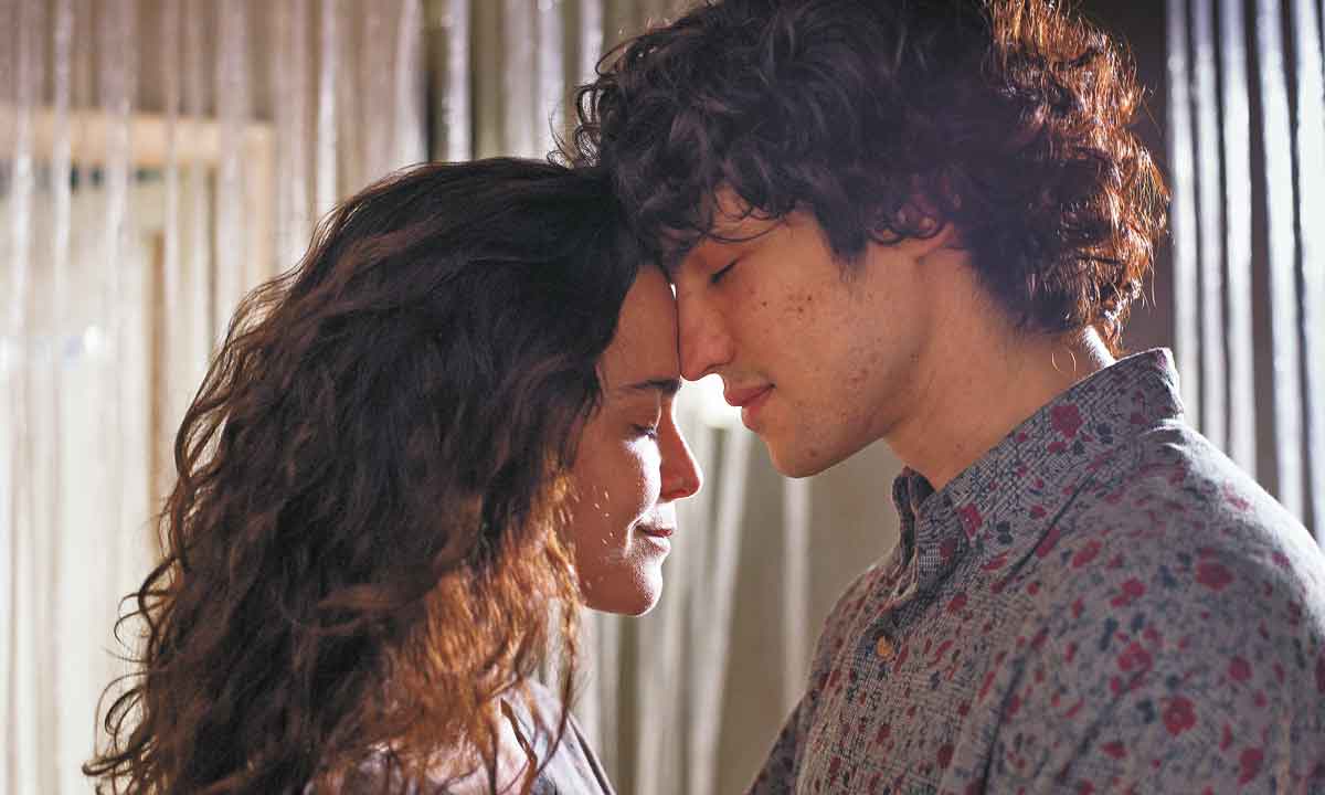 Filme-canção 'Eduardo e Mônica' aposta no amor, apesar deste tempo perdido - Mariana Vianna/divulgação