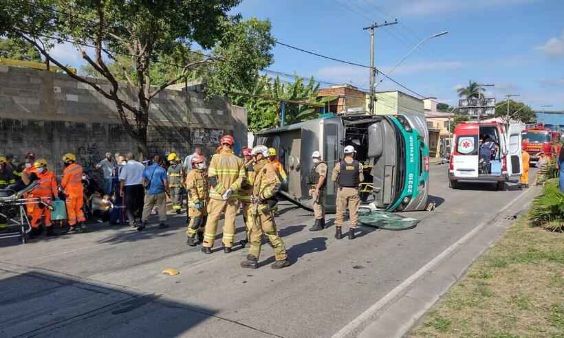 Empresa responsável por ônibus que tombou na Vilarinho pode ser punida - Edésio Ferreira/EM/D.A Press