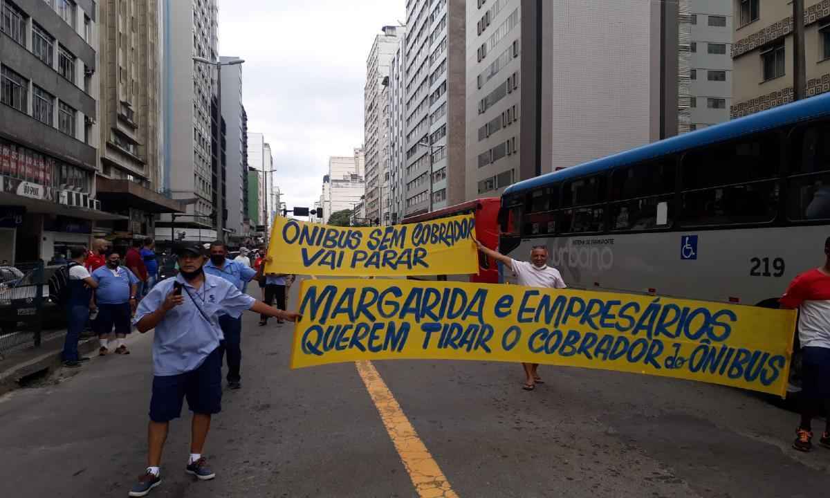 Manifestação em JF denuncia 'fim do cobrador de ônibus' e anuncia greve - Sinttro/Divulgação