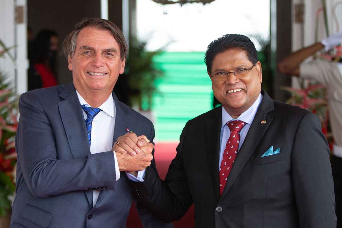 Bolsonaro tem até hoje para sancionar Orçamento com corte de R$ 9 bilhões - JASON LEYSNER/AFP