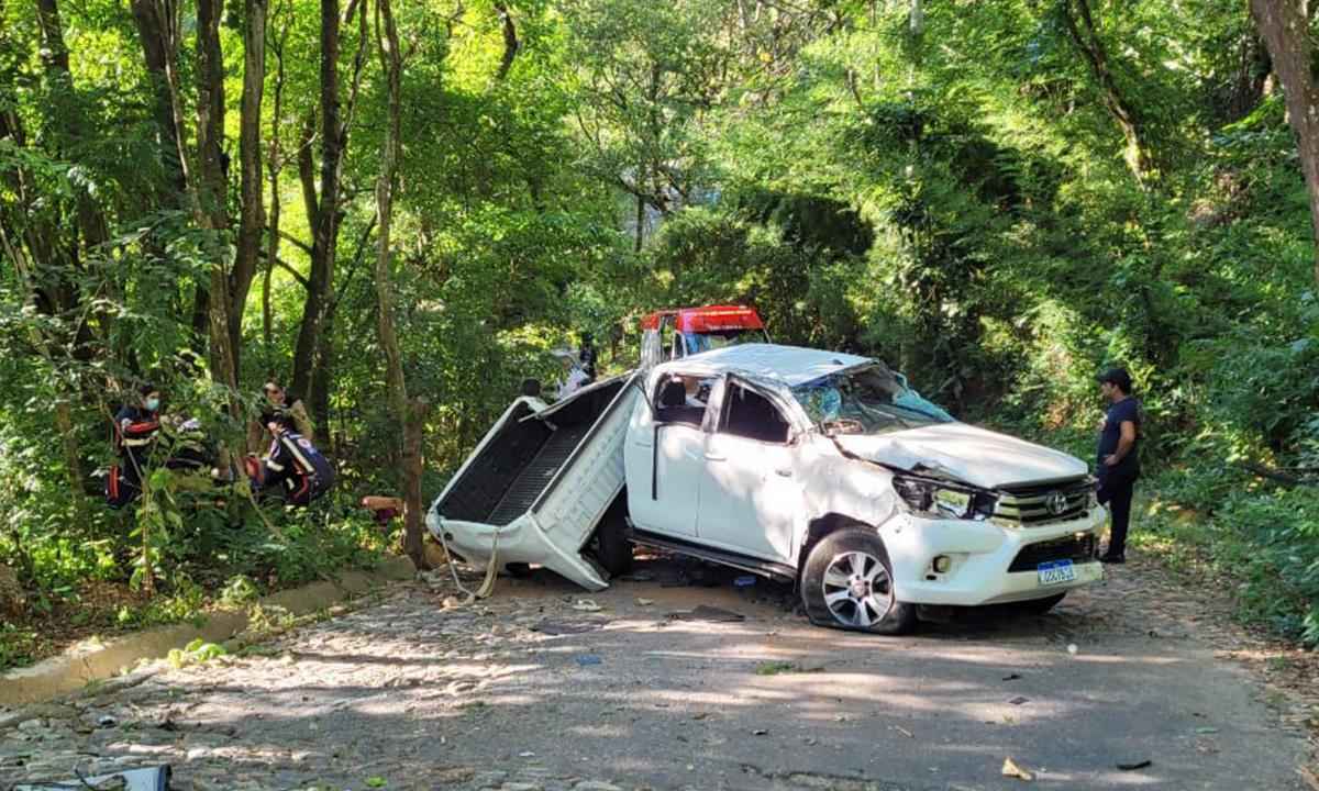 Motorista morre em capotamento de picape na descida do Pico da Ibituruna - Reprodução/Redes sociais