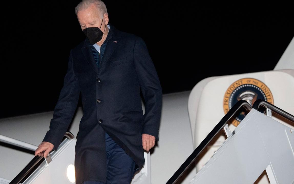 Joe Biden vai distribuir 400 milhões de máscaras. Acertou! - SAUL LOEB/AFP