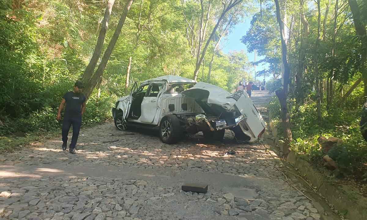 Morre segundo ocupante da picape que capotou no Pico da Ibituruna - Polícia Militar/Divulgação