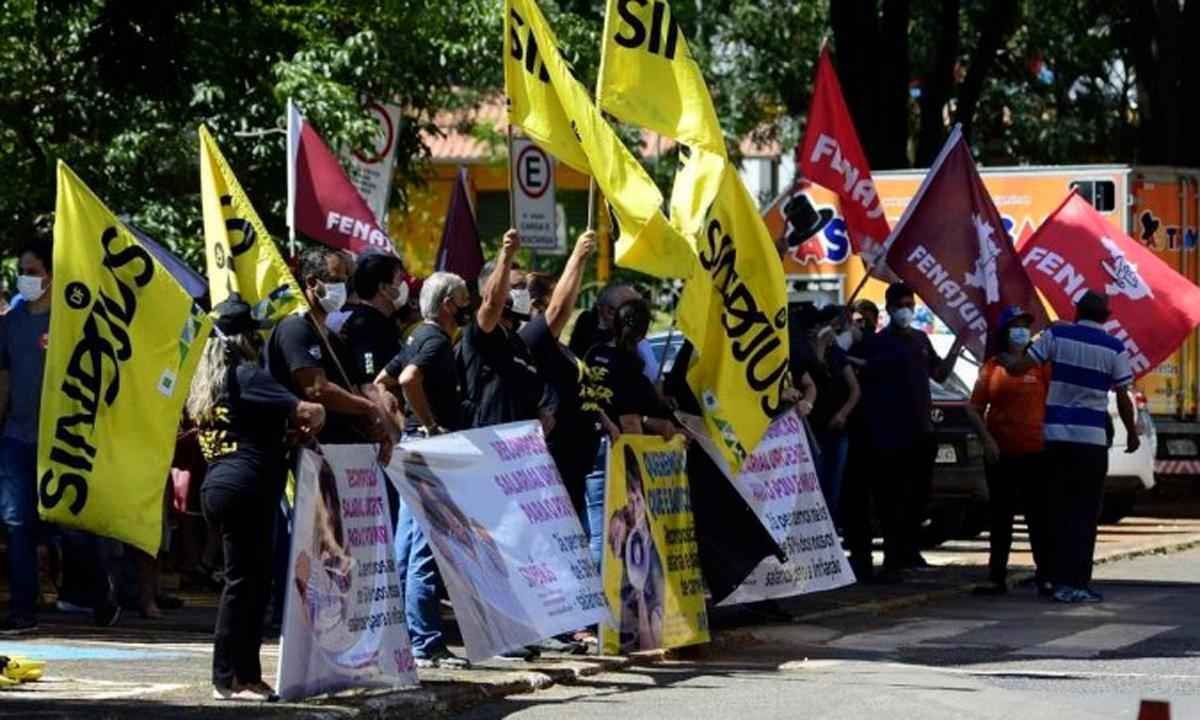 Servidores federais mantêm a pressão por reajuste dos salários - Marcelo Ferreira/CB/D.A Press