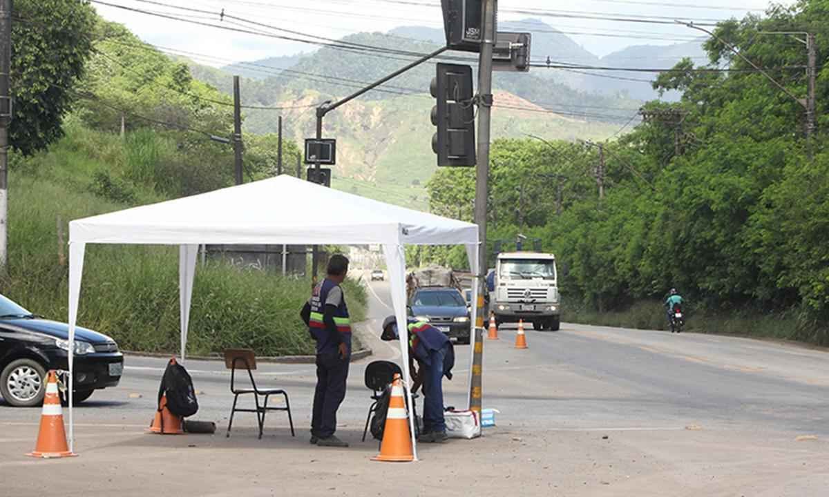 Barreiras que controlam tráfego pesado na BR-381 terão fiscalização noturna - Prefeitura de Timóteo Divulgação