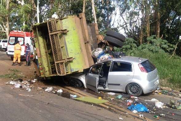 Uma pessoa morre e duas ficam feridas em grave acidente em Ouro Preto - PMRV/Divulgação 