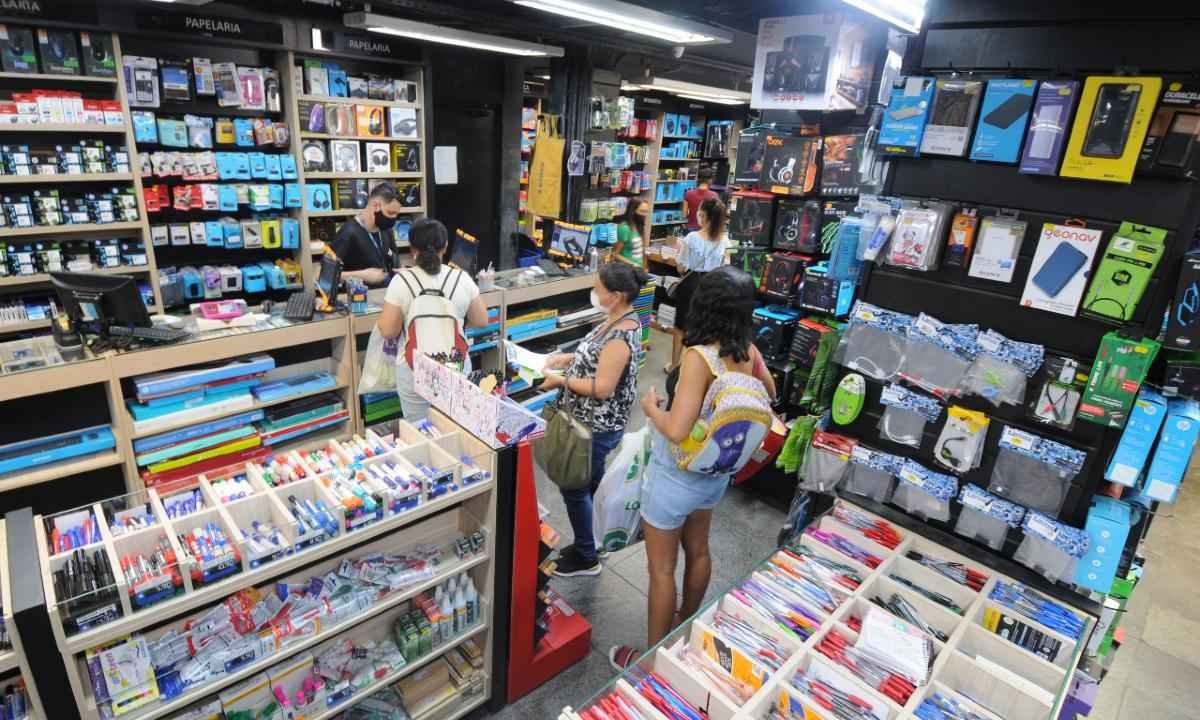 Pais aumentam busca por materiais usados para encarar gastos escolares - Juarez Rodrigues/EM/D.A Press