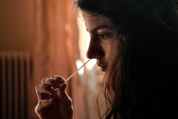 Autotestes de COVID-19: Anvisa autoriza a venda no Brasil - Louisa Gouliamaki/AFP