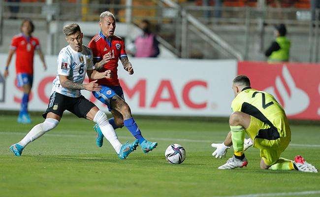 Vargas retorna ao Galo após ser desconvocado pelo Chile por lesão no joelho - Javier Torres / POOL / AFP