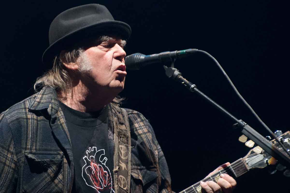 Neil Young ganha adesão em convocação de boicote ao Spotify - Alice Chiche / AFP