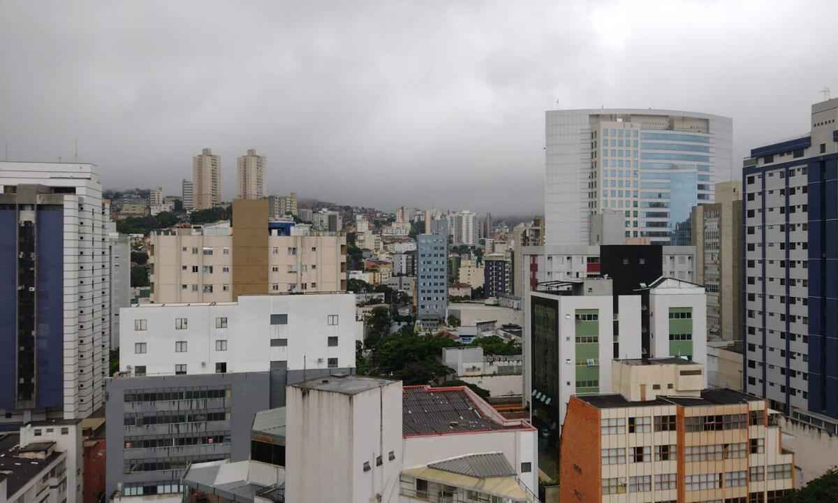 Chuva marca última segunda-feira (31/1) de janeiro em Belo Horizonte - Edesio Ferreira/EM/D.A Press