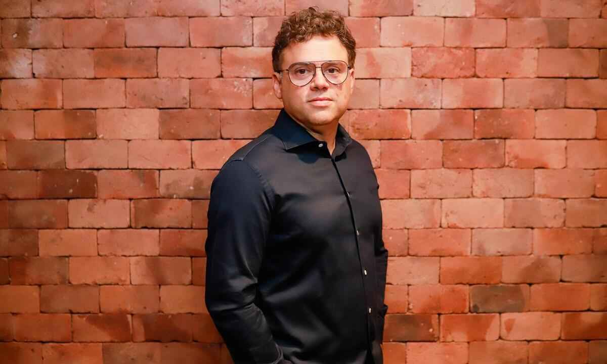 Henrique Portugal grava releitura de hit romântico de Kleiton & Kledir - Leticia Sousa/divulgação