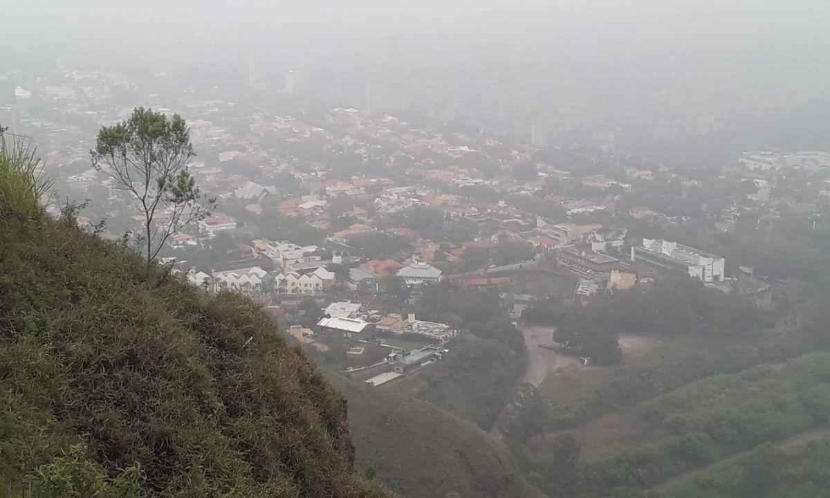 Atenção!  BH tem alerta de chuva de  granizo nas próximas horas - Jair Amaral/EM/DA Press