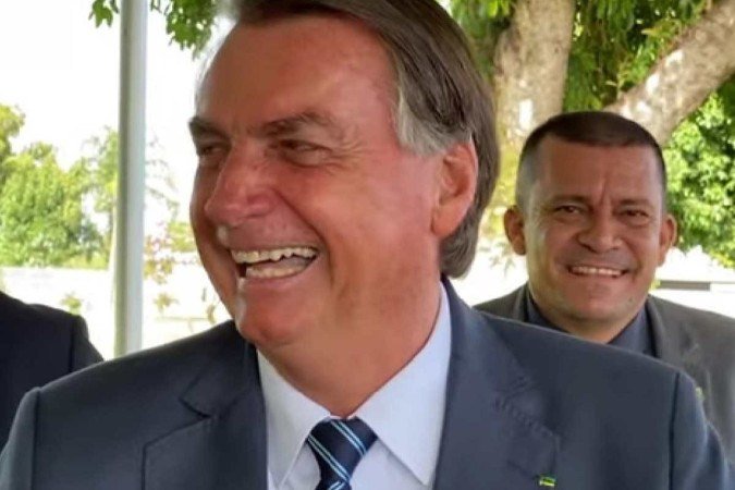 Bolsonaro faz piada com cratera em SP: 'Transposição do Tietê' - Reprodução / Foco do Brasil