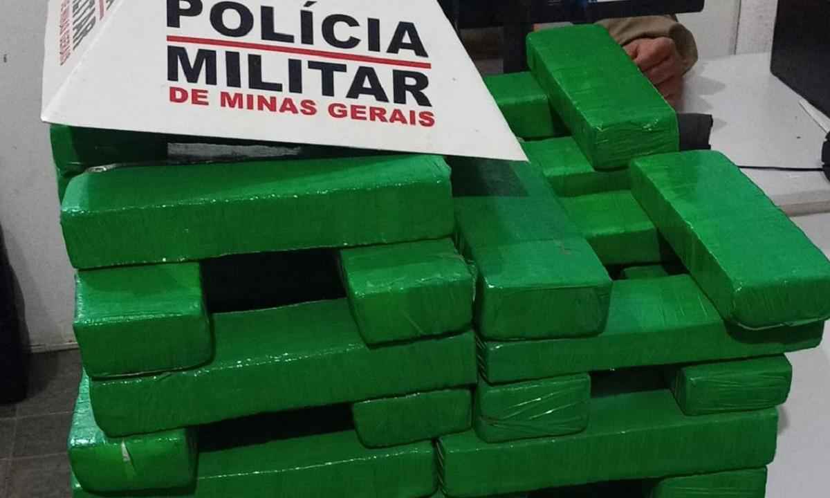 Quase 50 barras de maconha são encontradas no assentamento 'Fidel Castro' - Divulgação/PMMG