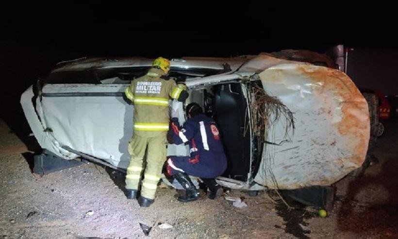 Idosa morre em capotamento na BR-251, perto de Francisco Sá - CBMMG