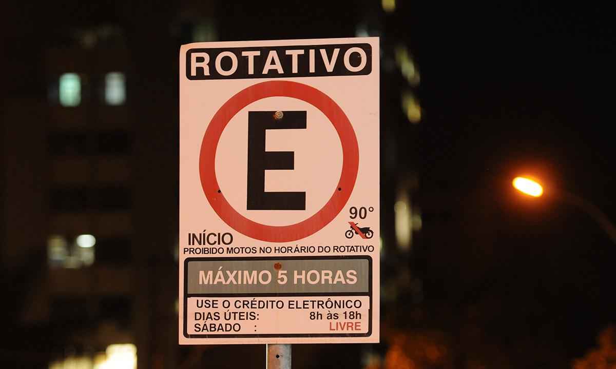Estacionamento rotativo volta a ser cobrado na área hospitalar de BH - Túlio Santos/EM/D.A Press - 06/06/2018