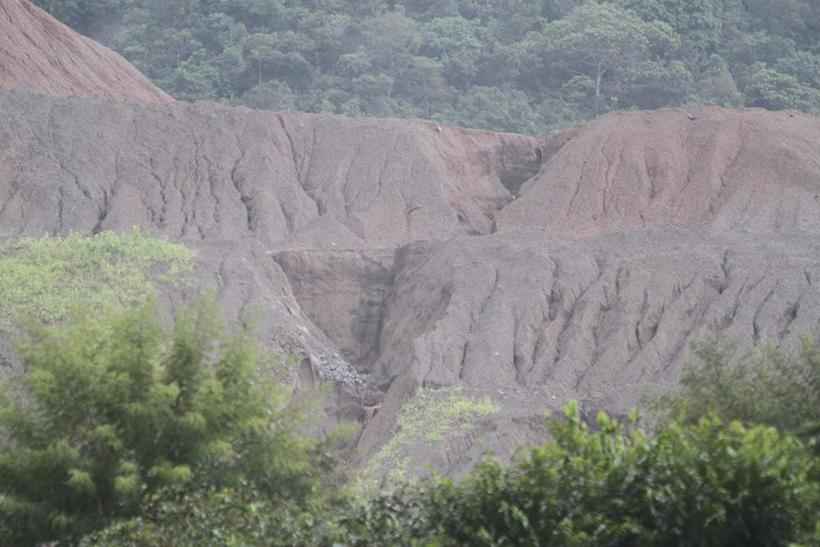 Vídeo mostra erosões em depósito de rejeitos da AngloGold em Santa Bárbara - Edésio Ferreira/EM/D.A.Press