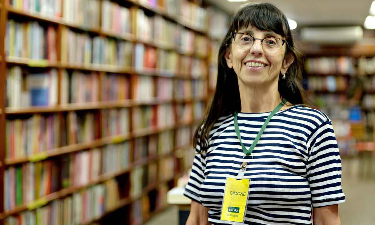 Livreira Simone Pessoa se despede da Ouvidor, após 22 anos de trabalho - TÚLIO SANTOS/EM/D.A.PRESS
