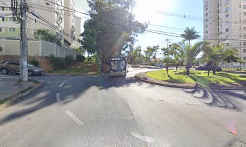 Homem bate carro e foge deixando irmão ferido para trás, em BH - Google maps