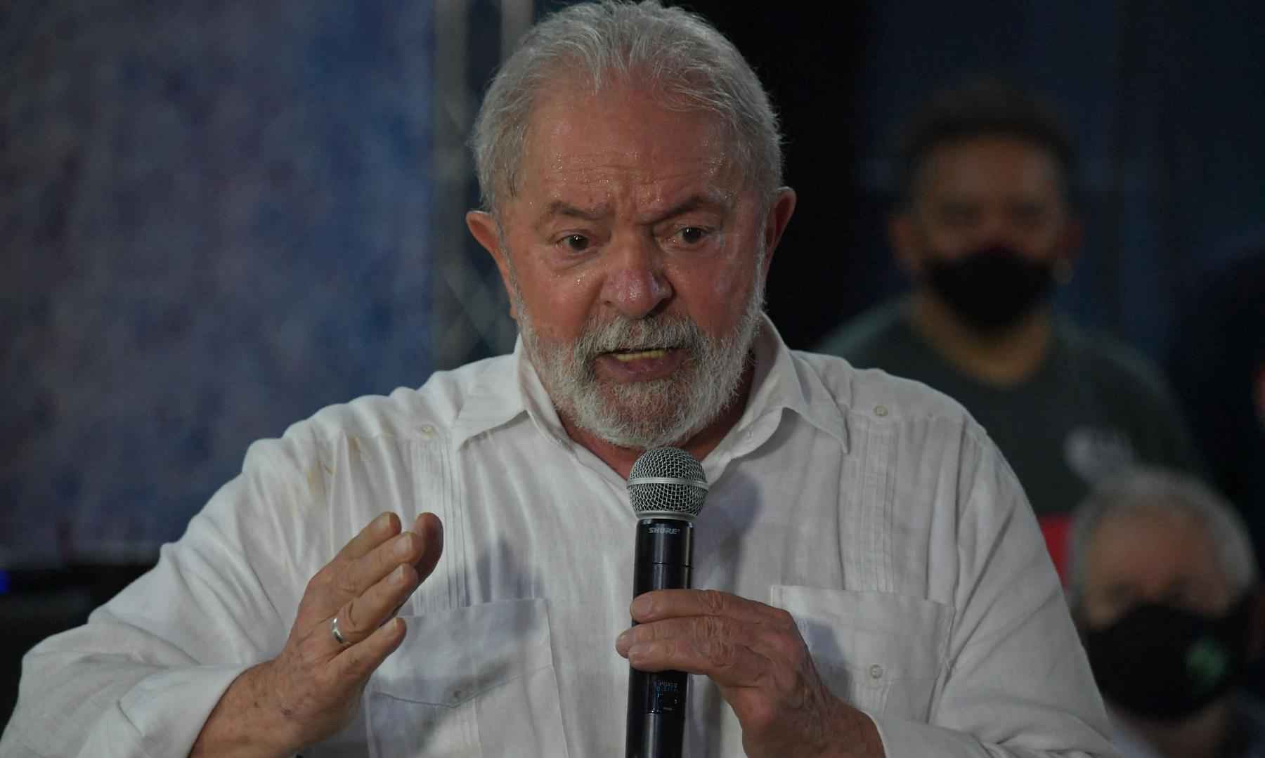 Lula dilui plebiscito e denúncias de corrupção, mas restam as companhias - NELSON ALMEIDA / AFP
