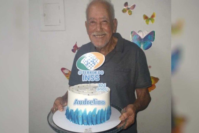 Idoso completa 121 anos com bolo temático 'Terror do INSS' - Arquivo pessoal/Andrelino Vieira da Silva